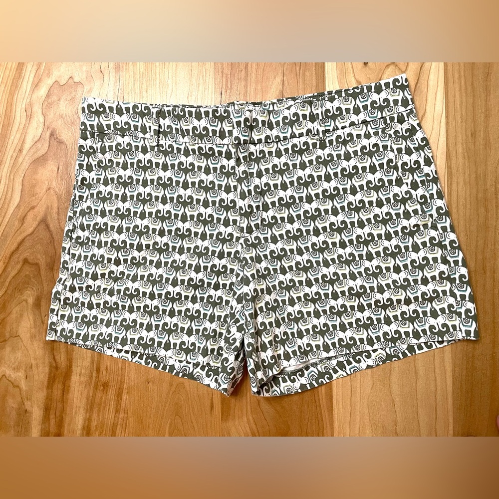 Banana Republic Women’s Shorts 5” Size 6 Elephant Design Preppy